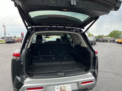 2023 Nissan Pathfinder SL