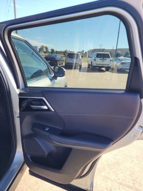 2023 Mitsubishi Outlander PHEV SE