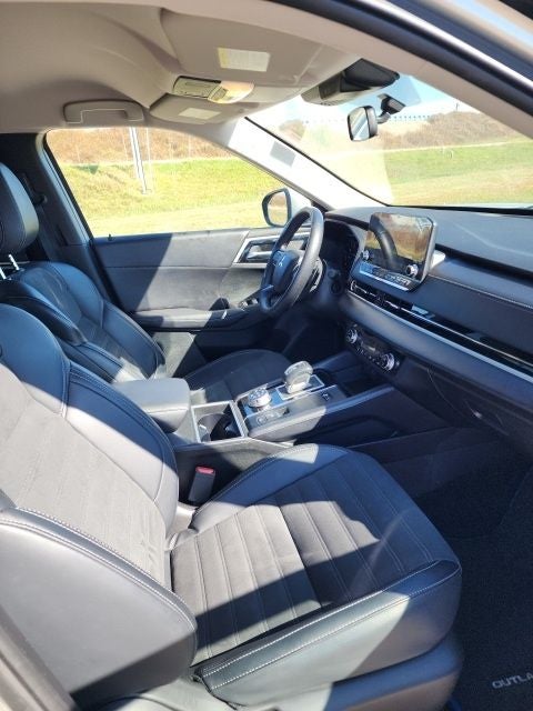 2023 Mitsubishi Outlander PHEV SE