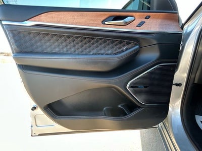 2022 Jeep Grand Cherokee Summit Reserve