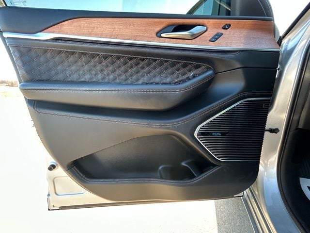 2022 Jeep Grand Cherokee Summit Reserve