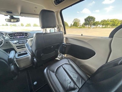 2022 Chrysler Pacifica Touring L