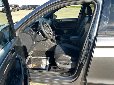 2024 Volkswagen Tiguan 2.0T SE R-Line Black