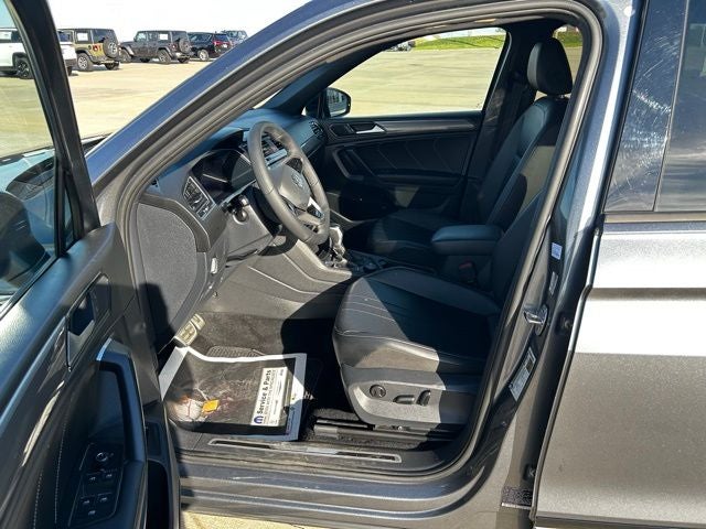 2024 Volkswagen Tiguan 2.0T SE R-Line Black