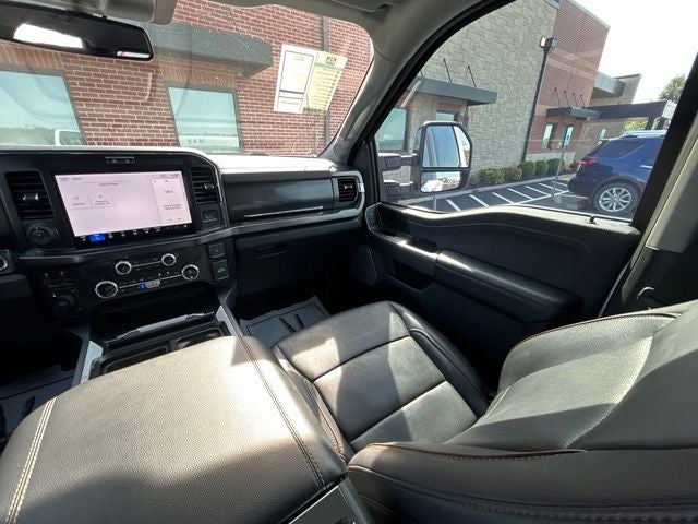 2025 Ford F-350SD Lariat DRW