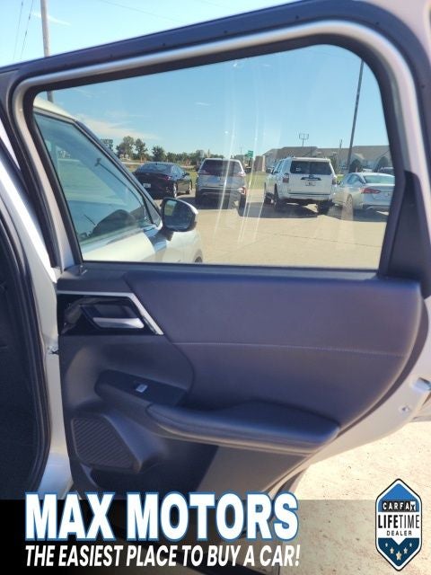 2023 Mitsubishi Outlander PHEV SE