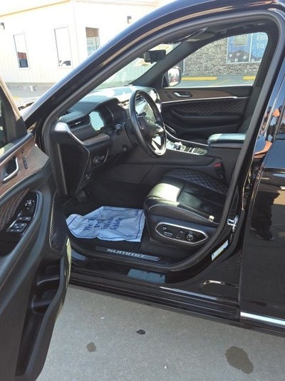 2022 Jeep Grand Cherokee Summit