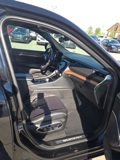 2022 Jeep Grand Cherokee Summit