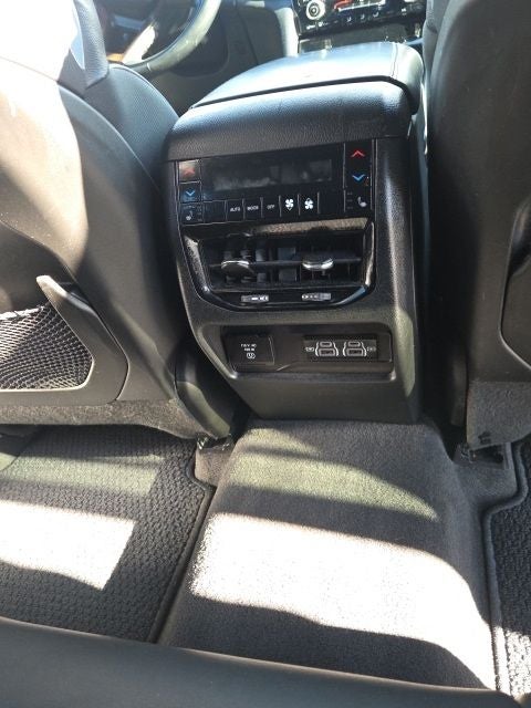 2022 Jeep Grand Cherokee Summit