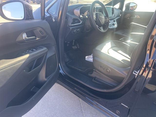 2025 Chrysler Pacifica Hybrid Select