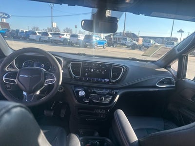 2025 Chrysler Pacifica Hybrid Select
