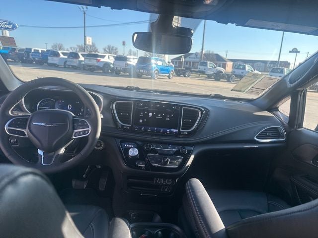 2025 Chrysler Pacifica Hybrid Select