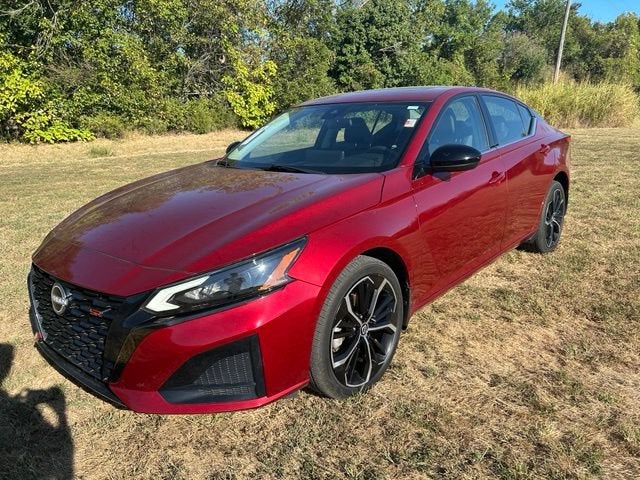 Used 2023 Nissan Altima SR with VIN 1N4BL4CWXPN301823 for sale in Kansas City