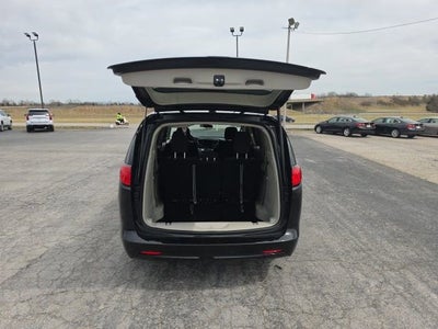 2022 Chrysler Voyager LX
