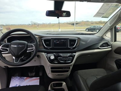 2022 Chrysler Voyager LX