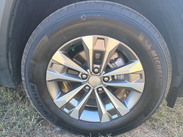 Used 2025 Chevrolet Equinox LT with VIN 3GNAXPEGXSL306988 for sale in Kansas City
